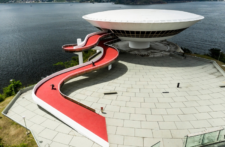Pedro Barros e Murilo Peres protagonizam documentrio "Sonhos Concretos: O Skate Encontra Niemeyer"